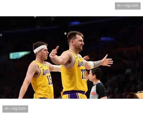 活塞利用对手失误得分第2 防守转换衔接进攻控制力强